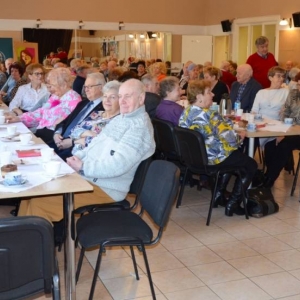 Uczestnicy spotkania Polskiego Związku Emerytów Rencistów i Inwalidów z okazji Dnia Kobiet