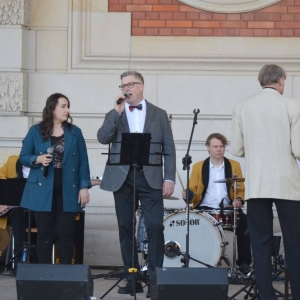 Zdjęcie przedstawia koncert majówkowy, który odbył się 1 maja 2023 roku