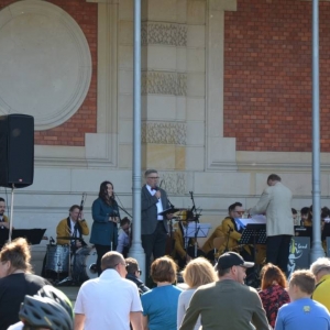 Zdjęcie przedstawia koncert majówkowy, który odbył się 1 maja 2023 roku