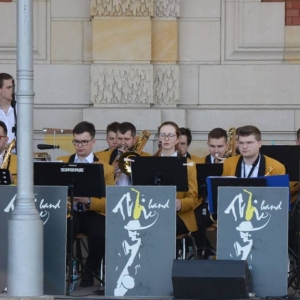 Zdjęcie przedstawia koncert majówkowy, który odbył się 1 maja 2023 roku