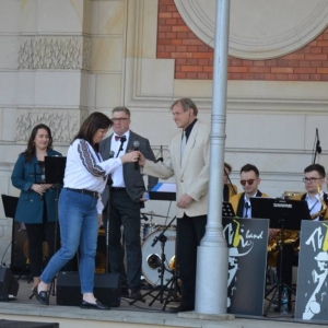 Zdjęcie przedstawia koncert majówkowy, który odbył się 1 maja 2023 roku