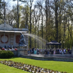 Zdjęcie przedstawia koncert majówkowy, który odbył się 1 maja 2023 roku