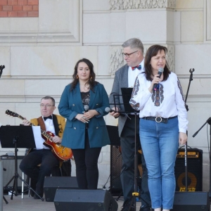 Zdjęcie przedstawia koncert majówkowy, który odbył się 1 maja 2023 roku