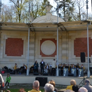 Zdjęcie przedstawia koncert majówkowy, który odbył się 1 maja 2023 roku
