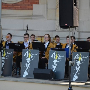Zdjęcie przedstawia koncert majówkowy, który odbył się 1 maja 2023 roku