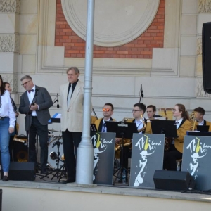 Zdjęcie przedstawia koncert majówkowy, który odbył się 1 maja 2023 roku