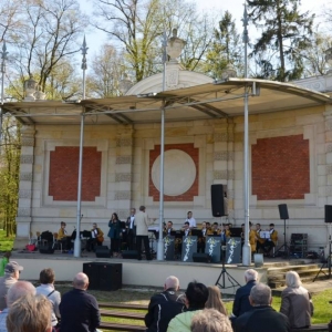 Zdjęcie przedstawia koncert majówkowy, który odbył się 1 maja 2023 roku
