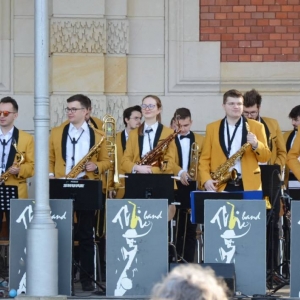 Zdjęcie przedstawia koncert majówkowy, który odbył się 1 maja 2023 roku