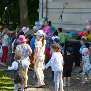 Uczestnicy i artyści Dnia Dziecka