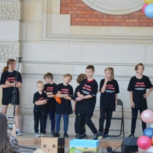 Uczestnicy i artyści Dnia Dziecka