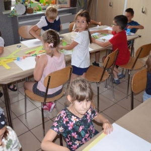 Pierwszy dzień półkolonii - wykonanie ramek do zdjęcia grupowego