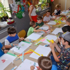 Pierwszy dzień półkolonii - wykonanie ramek do zdjęcia grupowego