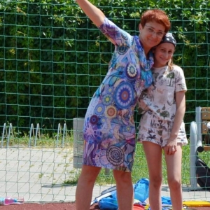Pierwszy dzień półkolonii - zabawy na boisku sportowym