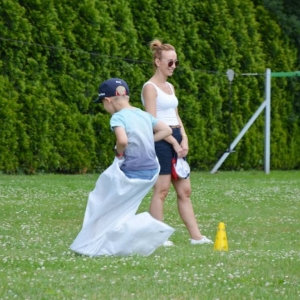 Piąty dzień półkolonii - dzień sportu na boisku sportowym w Nakle Śląskim