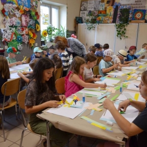 Pierwszy dzień półkolonii - wykonanie ramek do zdjęcia grupowego