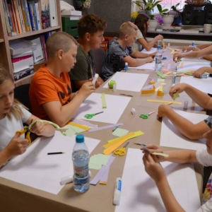 Pierwszy dzień półkolonii - wykonanie ramek do zdjęcia grupowego