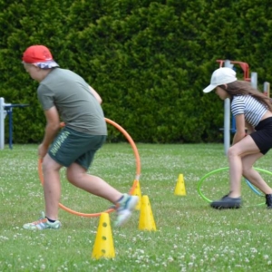 Piąty dzień półkolonii - dzień sportu na boisku sportowym w Nakle ŚląskimPiąty dzień półkolonii - dzień sportu na boisku sportowym w Nakle Śląskim