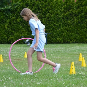 Piąty dzień półkolonii - dzień sportu na boisku sportowym w Nakle Śląskim