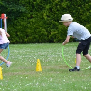 Piąty dzień półkolonii - dzień sportu na boisku sportowym w Nakle Śląskim