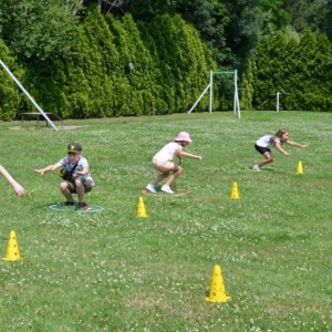 Piąty dzień półkolonii - dzień sportu na boisku sportowym w Nakle Śląskim