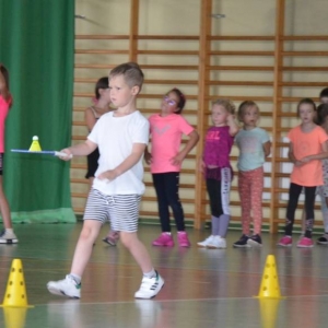 Piąty dzień półkolonii - dzień sportu na hali sportowej w Nakle Śląskim