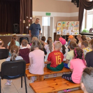 Piąty dzień półkolonii - dzień sportu na hali sportowej w Nakle Śląskim