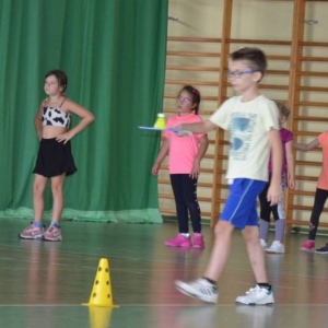 Piąty dzień półkolonii - dzień sportu na hali sportowej w Nakle Śląskim
