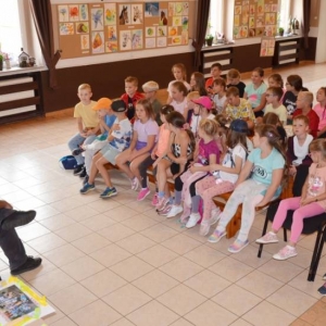 Piąty dzień półkolonii - dzień sportu na hali sportowej w Nakle Śląskim