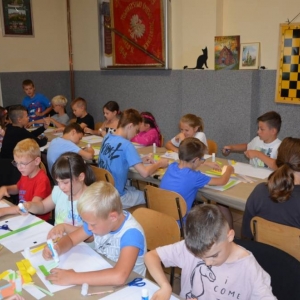 Pierwszy dzień półkolonii - wykonanie ramek do zdjęcia grupowego