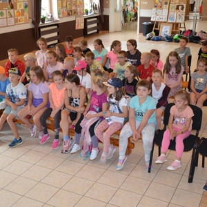 Piąty dzień półkolonii - dzień sportu na hali sportowej w Nakle Śląskim