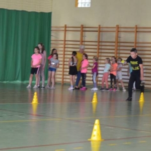 Piąty dzień półkolonii - dzień sportu na hali sportowej w Nakle Śląskim