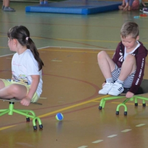 Piąty dzień półkolonii - dzień sportu na hali sportowej w Nakle Śląskim