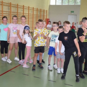 Piąty dzień półkolonii - dzień sportu na hali sportowej w Nakle Śląskim