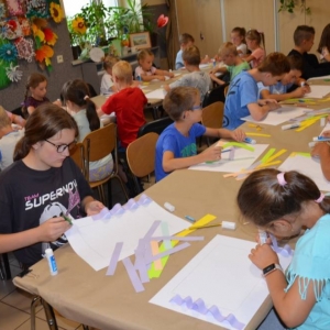 Pierwszy dzień półkolonii - wykonanie ramek do zdjęcia grupowego