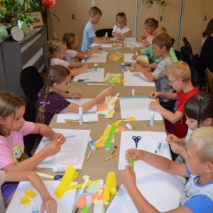 Pierwszy dzień półkolonii - wykonanie ramek do zdjęcia grupowego