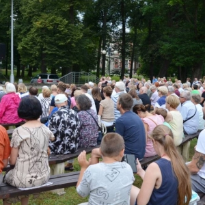 Zdjęcie przedstawia koncert wakacyjny Orkiestry Śląskich Kameralistów