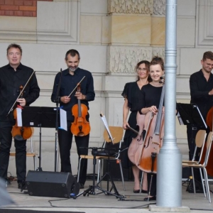 Zdjęcie przedstawia koncert wakacyjny Orkiestry Śląskich Kameralistów