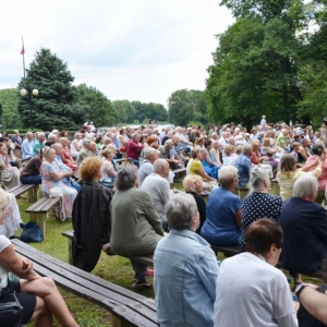 Zdjęcie przedstawia koncert wakacyjny Orkiestry Śląskich Kameralistów