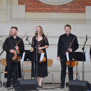 Zdjęcie przedstawia koncert wakacyjny Orkiestry Śląskich Kameralistów