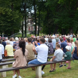 Zdjęcie przedstawia koncert wakacyjny Orkiestry Śląskich Kameralistów