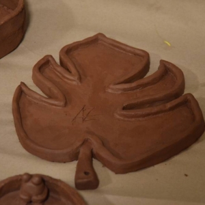 Zdjęcie przedstawia wykonane podczas warsztatów prace ceramiczne