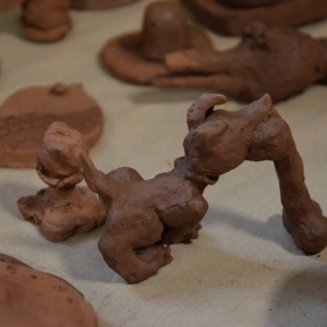 Zdjęcie przedstawia wykonane podczas warsztatów prace ceramiczne