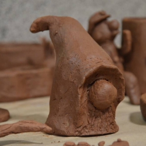 Zdjęcie przedstawia wykonane podczas warsztatów prace ceramiczne