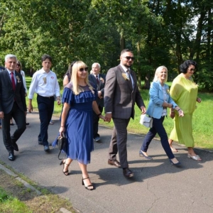 Zdjęcie przedstawia pochód dożynkowy