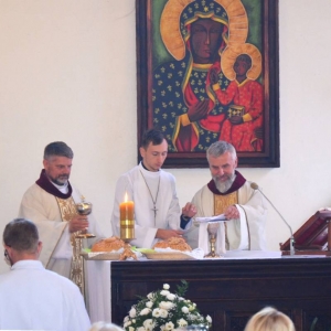 Zdjęcie przedstawia mszę dożynkową