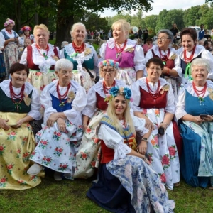 Zdjęcie przedstawia uczestników dożynek