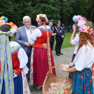 Zdjęcie przedstawia uczestników Dożynek