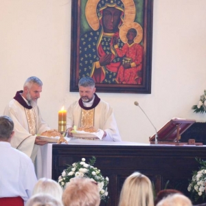 Zdjęcie przedstawia mszę dożynkową