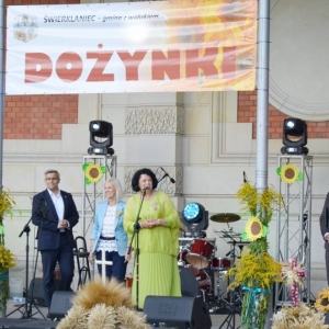 Zdjęcie przedstawia część oficjalną - przemówienia oficjeli