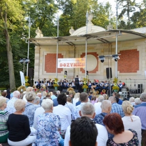 Zdjęcie przedstawia uczestników dożynek